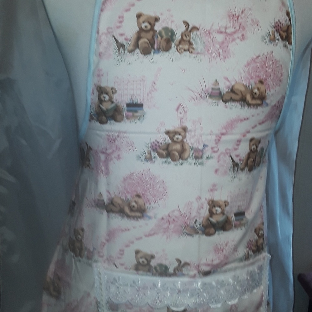 APRON - Picture 2 of 2